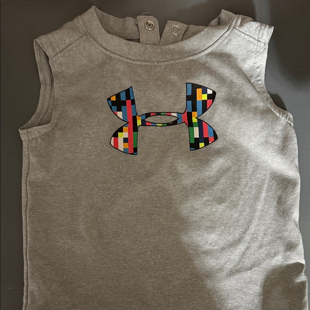 Under Armour Gray Sleeveless Shirt with Multicolor Logo